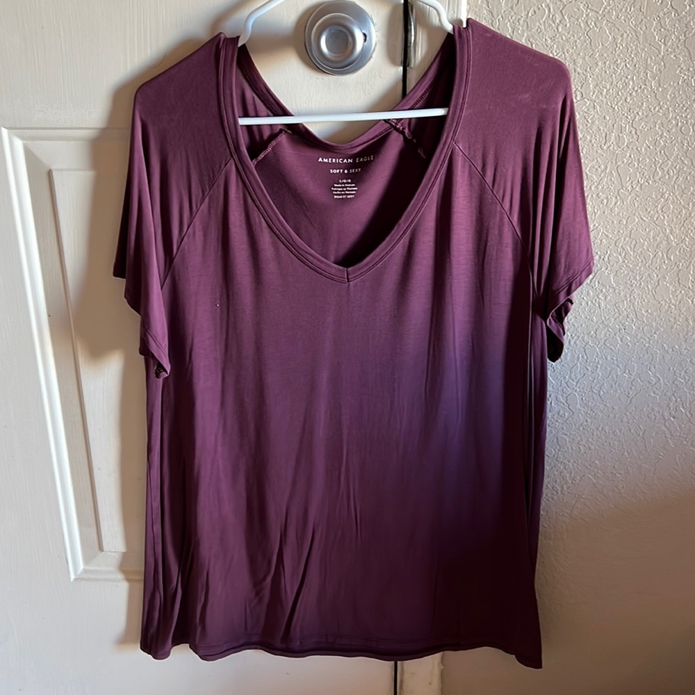 Maroon soft and sexy American eagle t-shirt, women’s Lg.